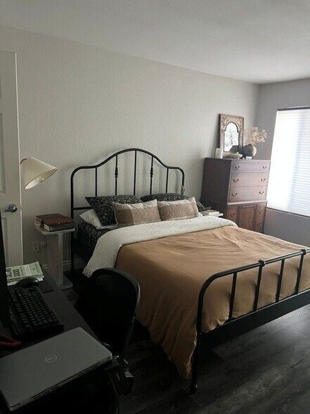 Building Photo - 1030 Vista Del Cerro Dr