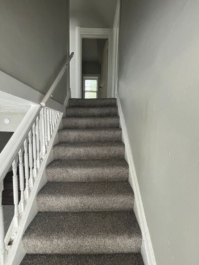Building Photo - Stunning 4 beds 1 bath in Cleveland!