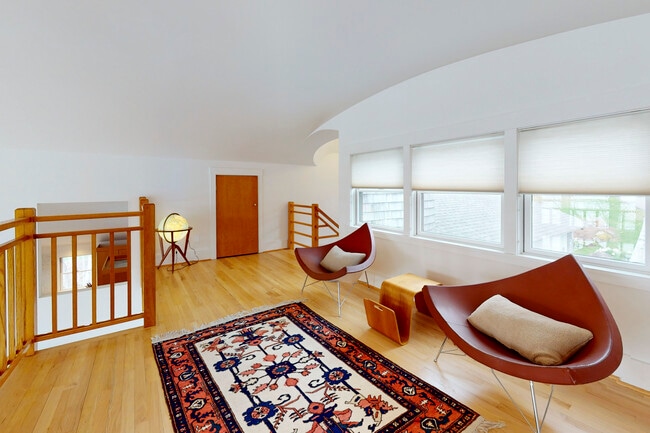 Building Photo - 18 Eastward