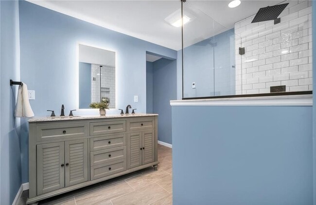 Building Photo - 346 Middlebury Rd