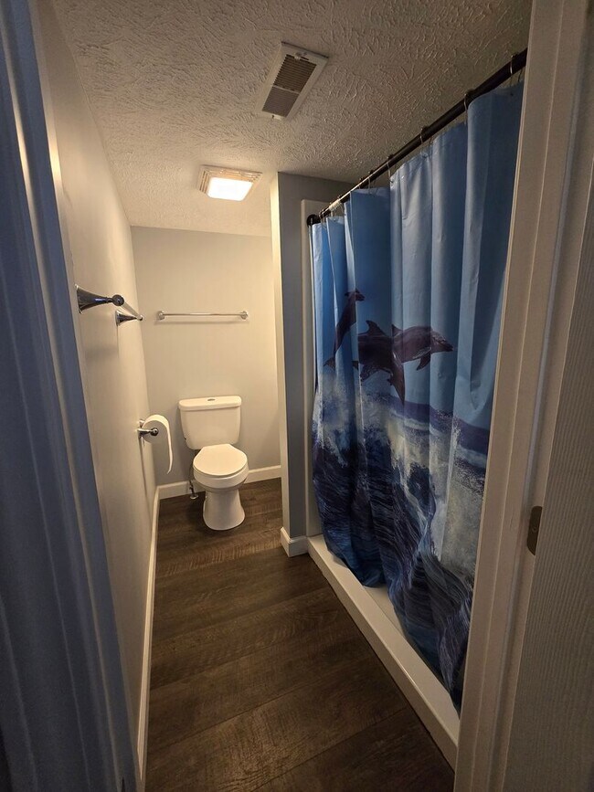 Building Photo - 2 bed 1 bath!