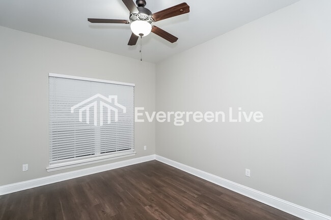 Building Photo - 612 E Parks Ave