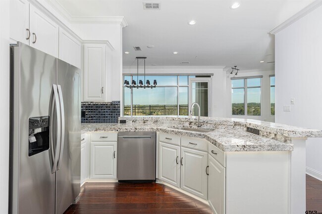 Building Photo - 2801 Wexford Dr