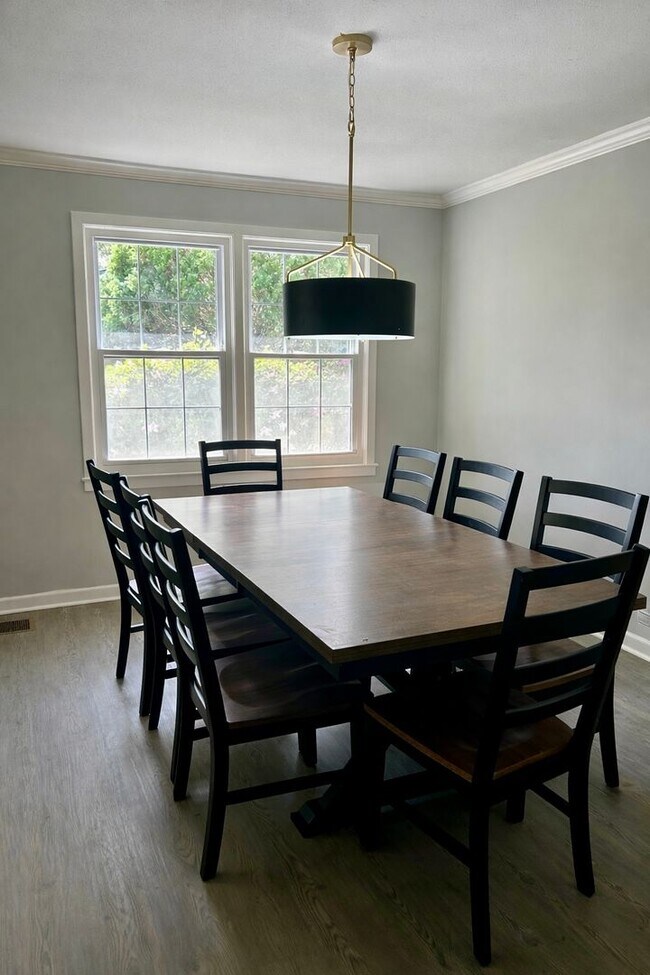 Building Photo - 1903 Azalea Dr