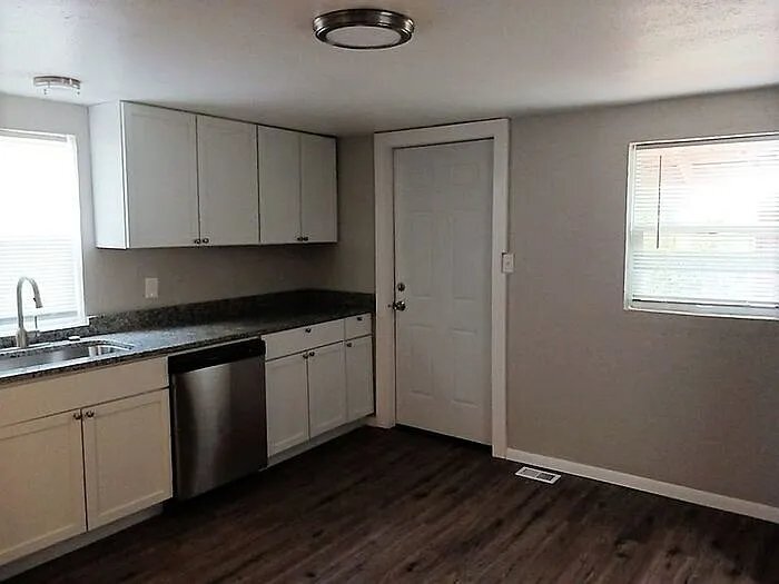 Building Photo - 1821 Marquette St