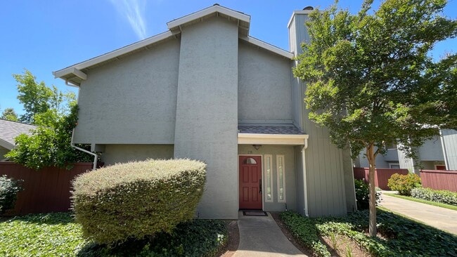Building Photo - Concord Beautiful remodeled 3 bedroom 2 ba...