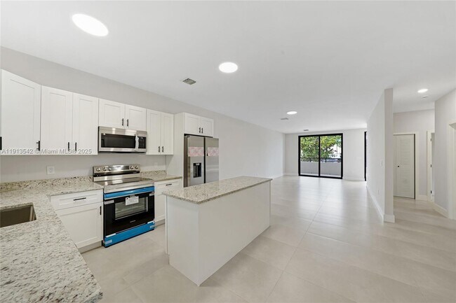 Building Photo - 4309 E 8th Ct