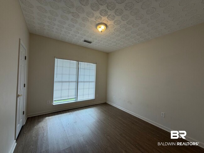 Building Photo - 1153 Sloane Cove