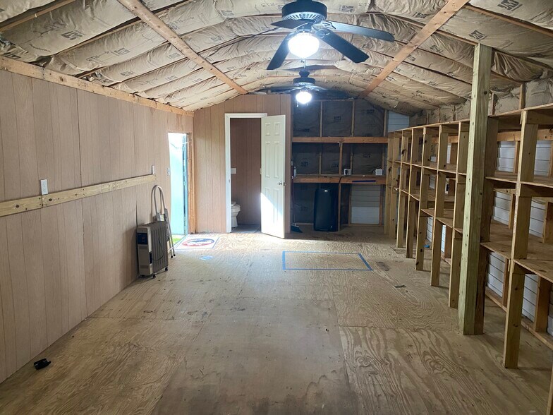 Shed/ workout room with restroom - 1816 Co Rd 432