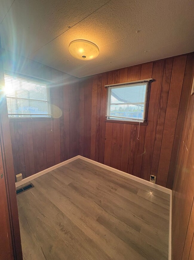 Building Photo - 3bed/1.5bath SFH Rent $1240/month ready now!! May 2026