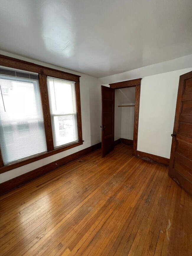 Building Photo - 3 Bed 1 Bath Single Family House 13 Essex St.
