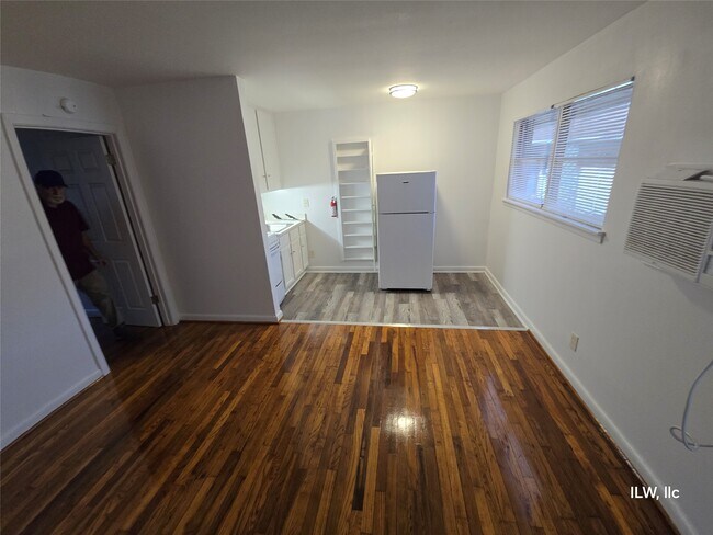 Building Photo - 301 Avondale St