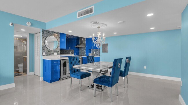 Building Photo - 5600 N Flagler Dr