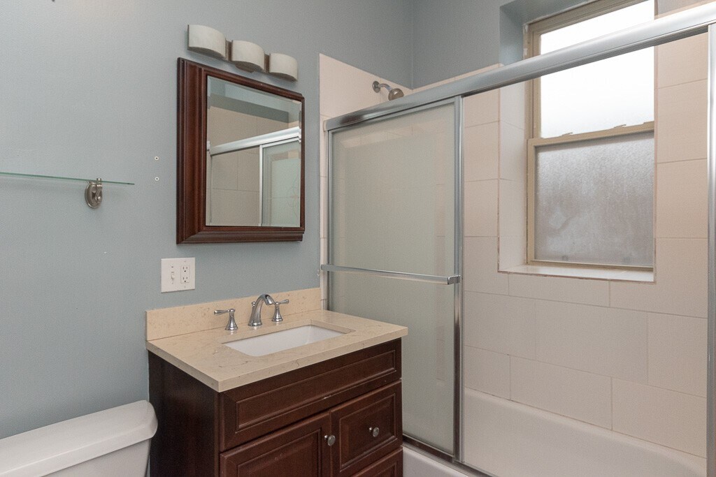 Building Photo - 2537 N Kildare Ave