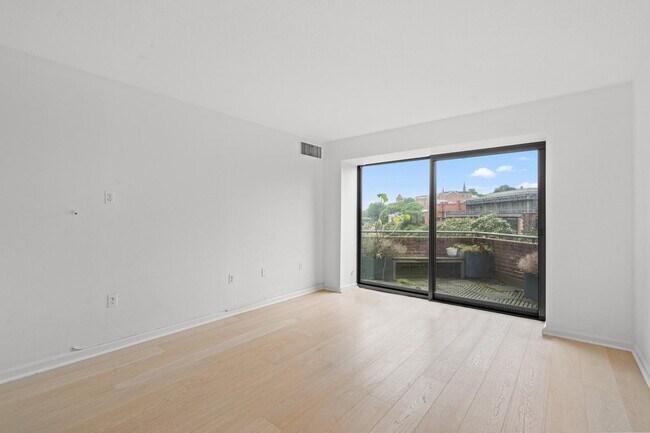 Building Photo - 1015 33rd St NW