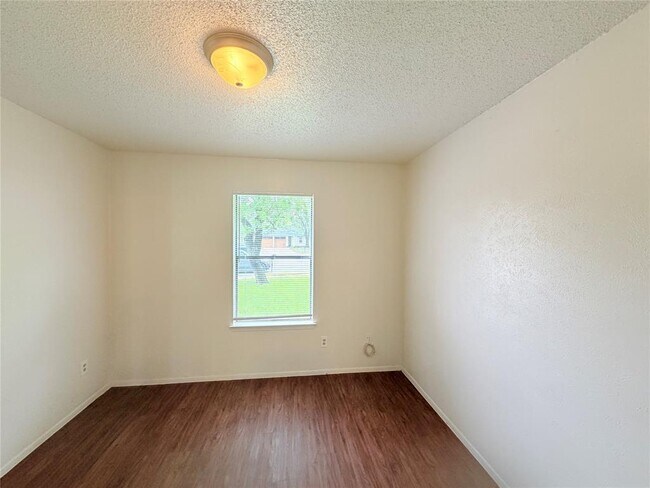 Building Photo - 10904 Meadgreen Ct