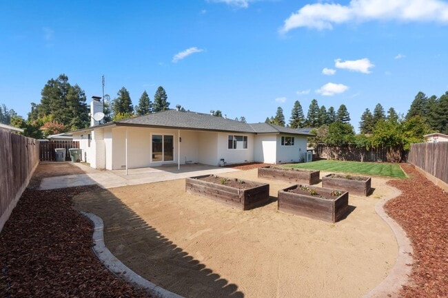 Building Photo - 6804 N Backer Ave