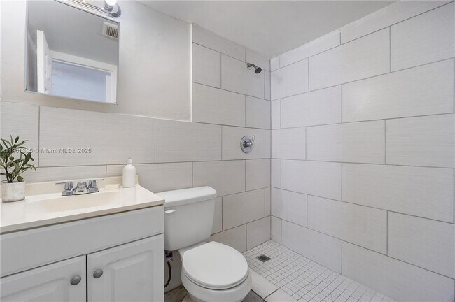 Building Photo - 332 SW 3rd St