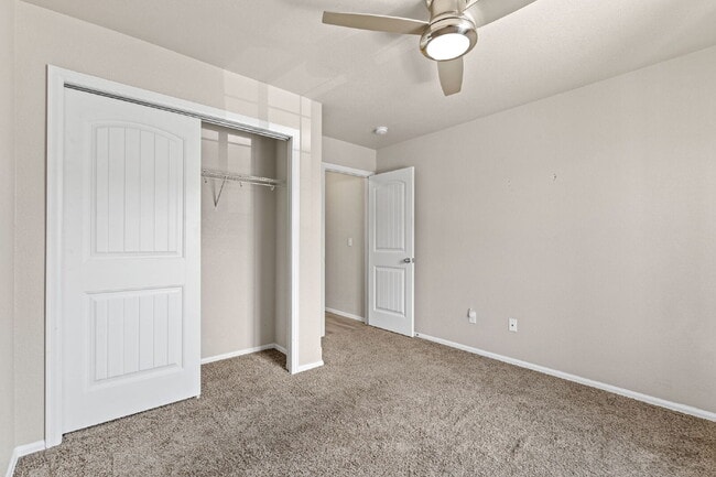 Building Photo - Updated 3-Bedroom Townhome with Private Ya...