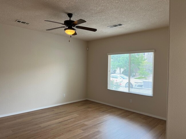 Building Photo - 10844 Fort Point Ln NE