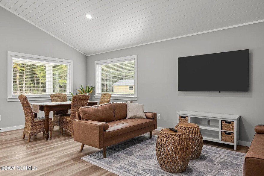 Building Photo - 148 Long Pond Lp