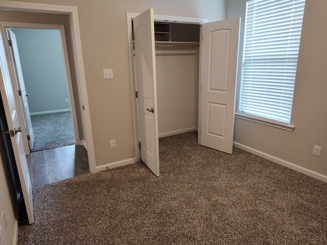 Building Photo - 108 Hardwood Dr