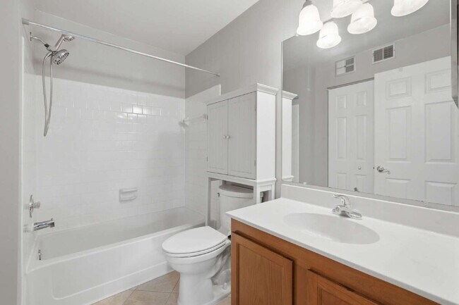 Building Photo - Lakeside End-Unit Condo Near Metro Convenience