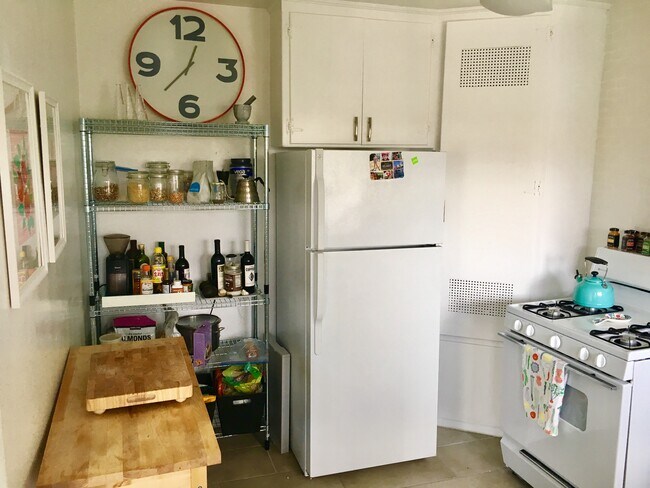 Building Photo - 514 N Van Ness Ave