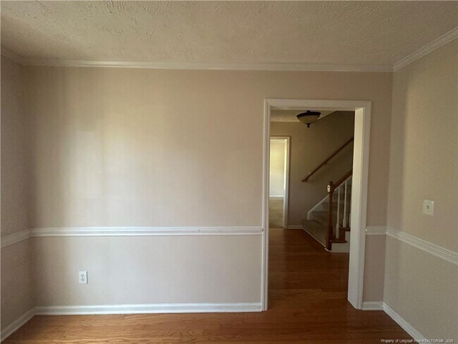Building Photo - 2401 Larwood Dr