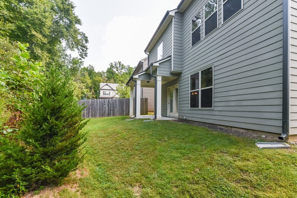 Building Photo - 1694 Maplecliff Way