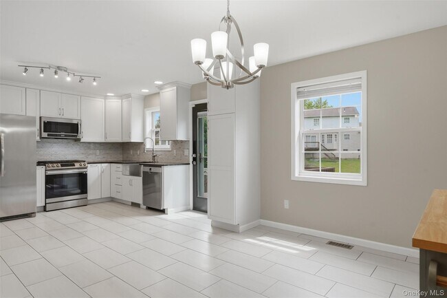 Building Photo - 17 Watkins Dr