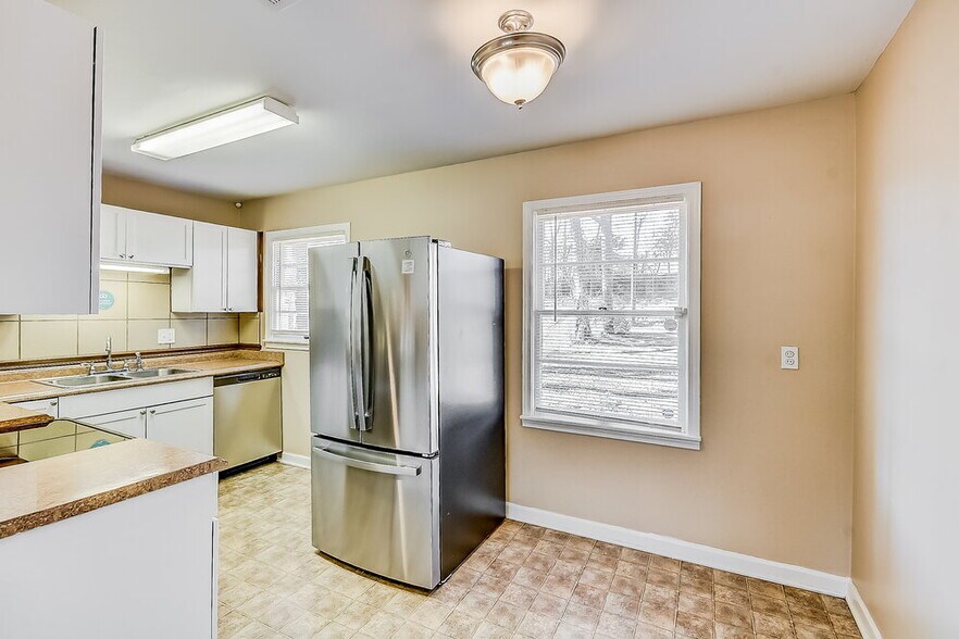 Building Photo - 1628 1st St NE