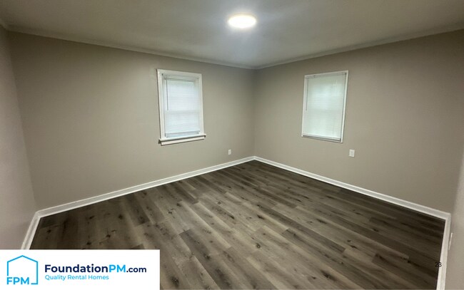 Building Photo - 1711 S Sutton Dr
