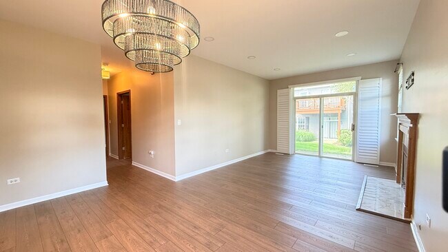 Building Photo - 2437 Oneida Ln