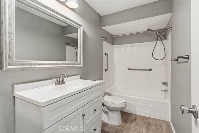 Building Photo - 576 N Bellflower Blvd