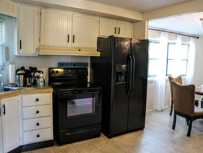 Building Photo - Fully Furnished Year-Round Rental in Lewes...