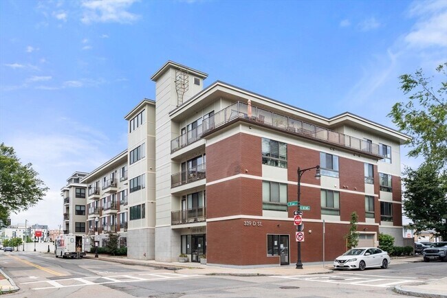 Building Photo - 339 D St