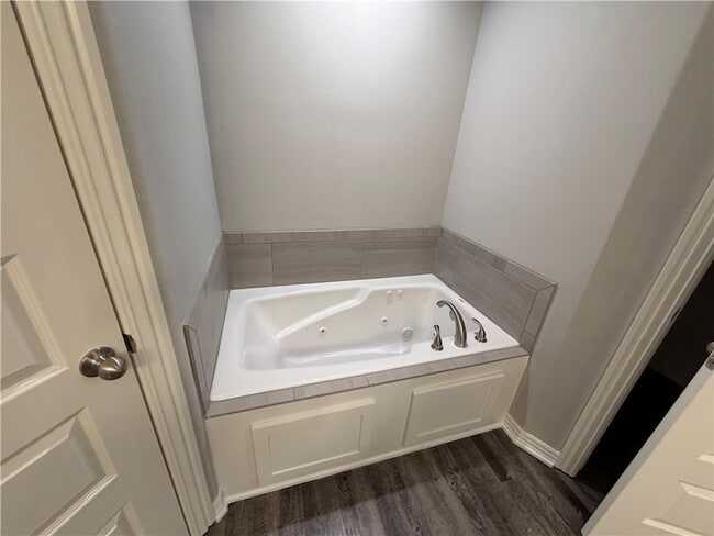 Building Photo - 6025 W Quinn St