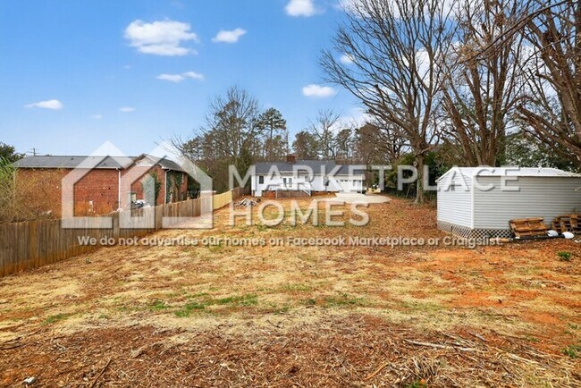 Building Photo - 1119 Roper Mountain Rd