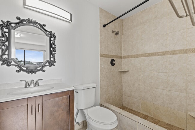 Building Photo - 814 Hill Dr