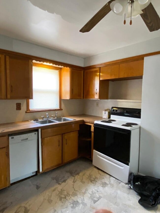 Building Photo - Charming Single-Family Home for Rent in Bedford — Quiet Street, Great Location!