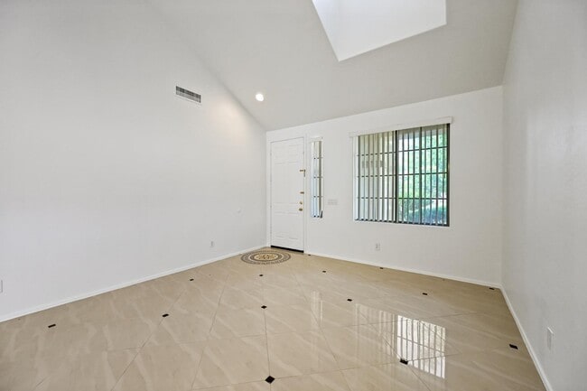 Building Photo - 1483 E Mia Ln