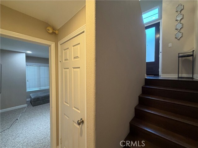 Building Photo - 615 W 1st St