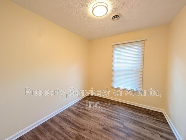 Building Photo - 525 Cedar Wood Ct SW