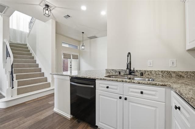 Building Photo - 5955 Rosebud Dr