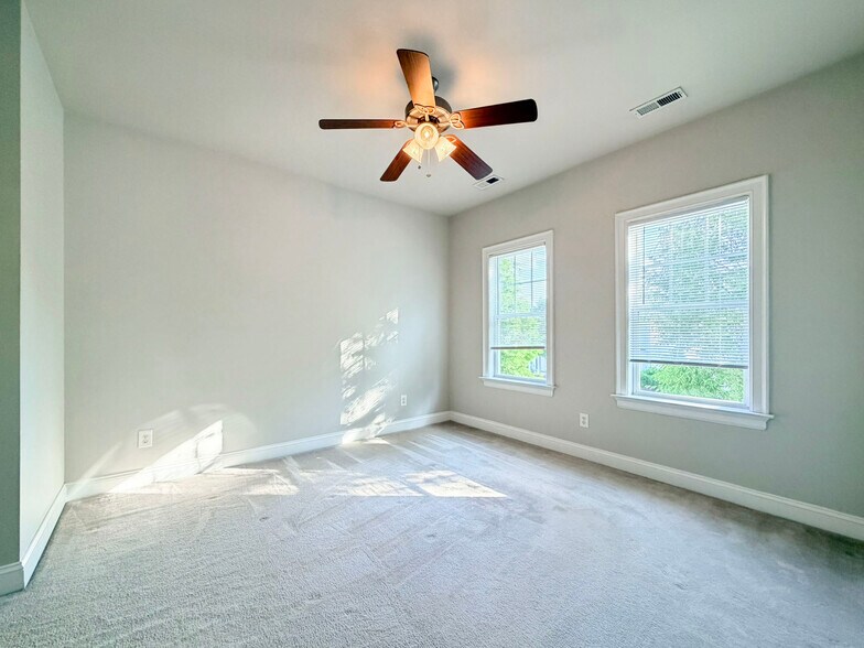 Building Photo - 7754 Acc Blvd