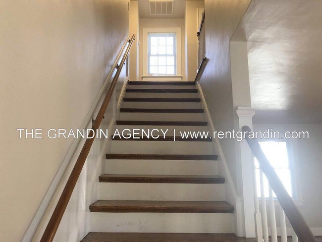 Building Photo - 1533 Brandon Avenue Southwest