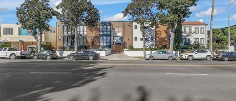 Building Photo - 4711 Beverly Blvd