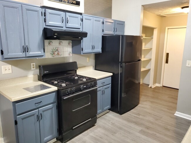 Building Photo - 317 Peachtree Dr