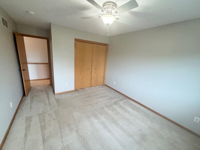 Building Photo - 7049 Lockslie Way